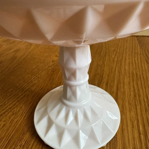 VINTAGE Jeanette Windsor Grand Millenial Pink Milk Glass Pedestal Dish - Picture 6 of 10